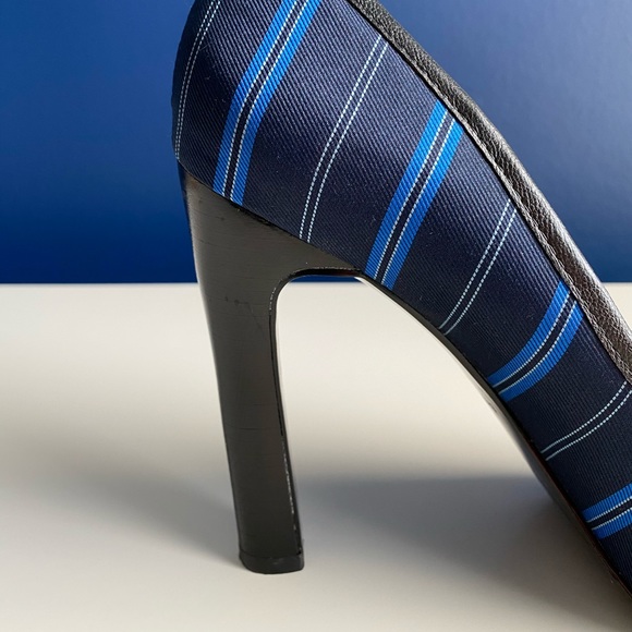 NINE WEST Like New Blue-Striped High Heels - 8 - Picture 6 of 8